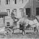 Usines Combier, v. 1900 (1) : Le transport des colles et gélatines par charrette hippomobile