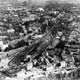 Vue aérienne Henrard v. 1950 (7) : Le site de la gare ferroviaire. Cliché / HENRARD, extrait des collections des Archives départementales de lArdèche